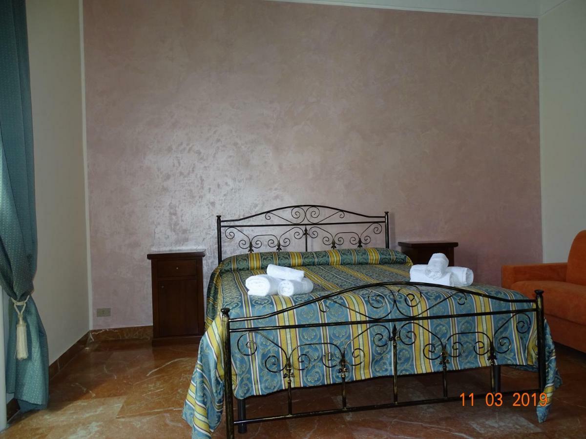 B&B New Antico Palazzo Parabita Exteriör bild