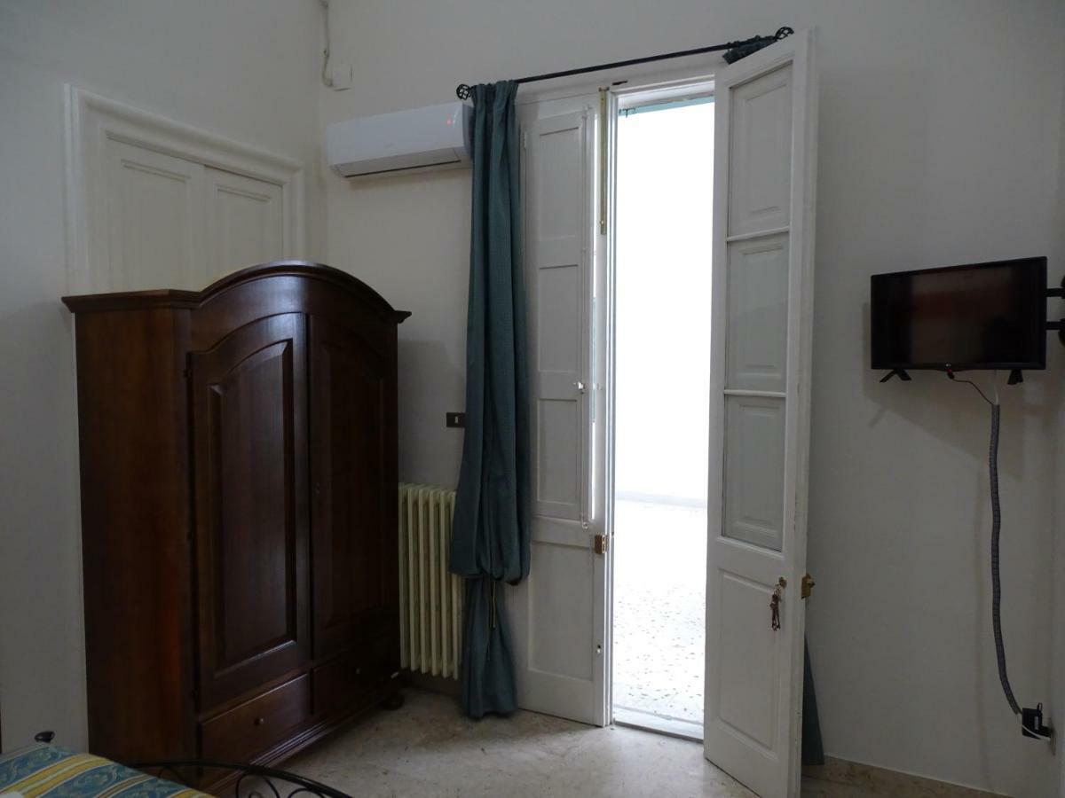 B&B New Antico Palazzo Parabita Exteriör bild